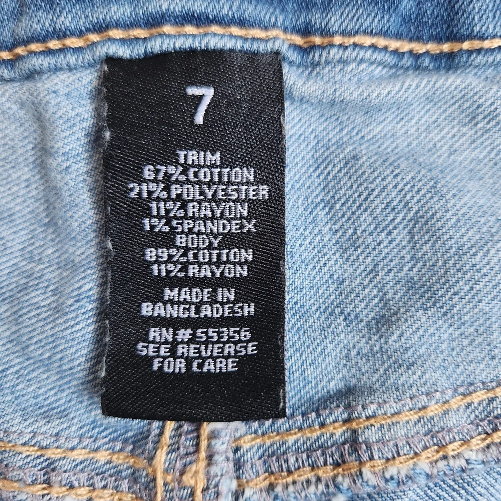 NWT Blue Spice High Waist Mom Shorts Stretch Flex Waistband Distressed - Size 7